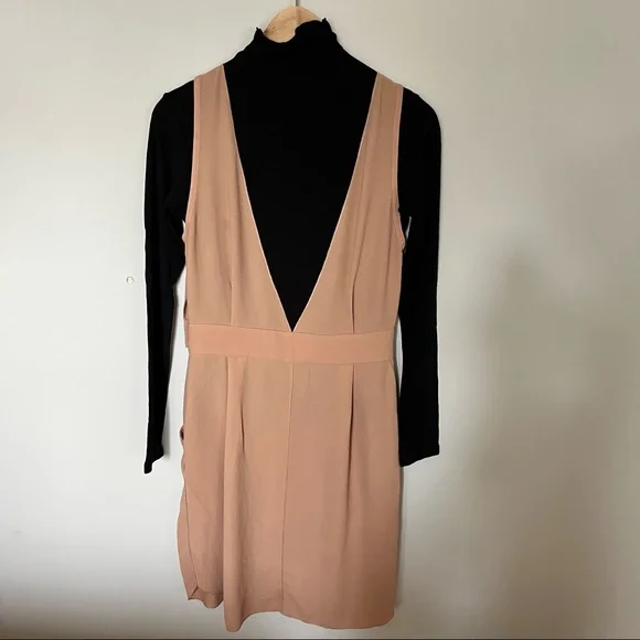 Aritzia Wilfred Leila Dress, Size 6, Salmon/Dusty Rose Colour - Picture 5 of 11